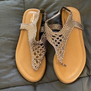Cloud walkers by Avenue sandals size 7